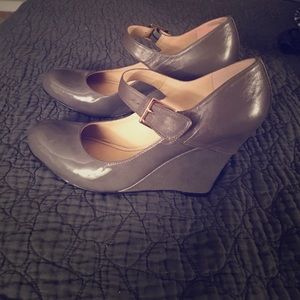 Nine West patten leather grey wedges